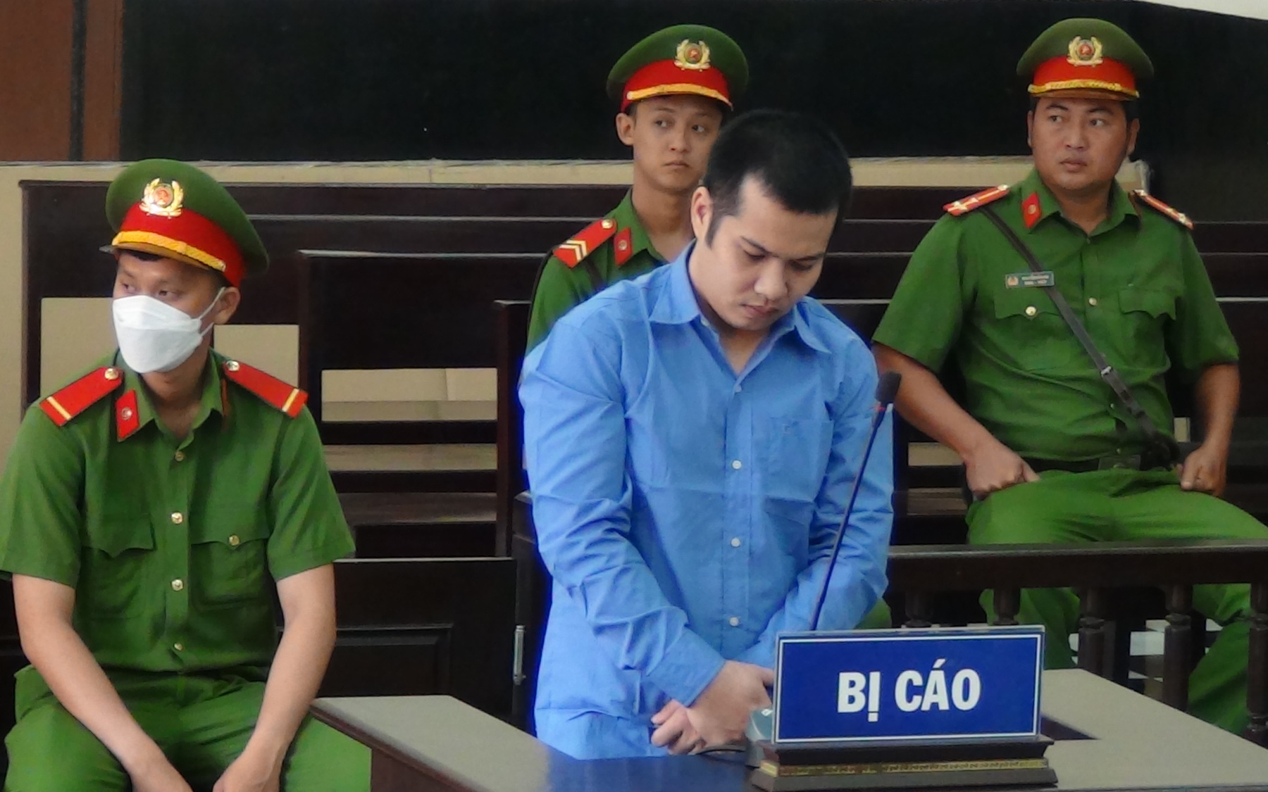 Đánh chết bạn nhậu vì hát bài