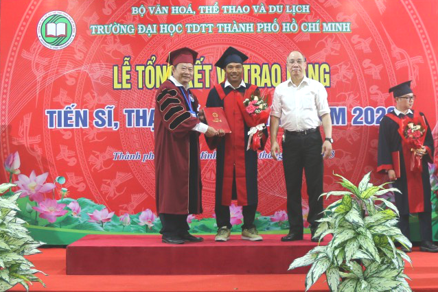 Tay đua Nguyễn Trường Tài nhận bằng thạc sĩ trước giải đấu cuối sự nghiệp - Ảnh 1.