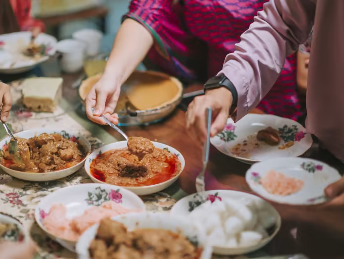 Suhoor là bữa ăn đầu ngày, giúp cung cấp năng lượng cho cơ thể trong suốt ngày dài nhịn ăn - Ảnh: ISTOCK