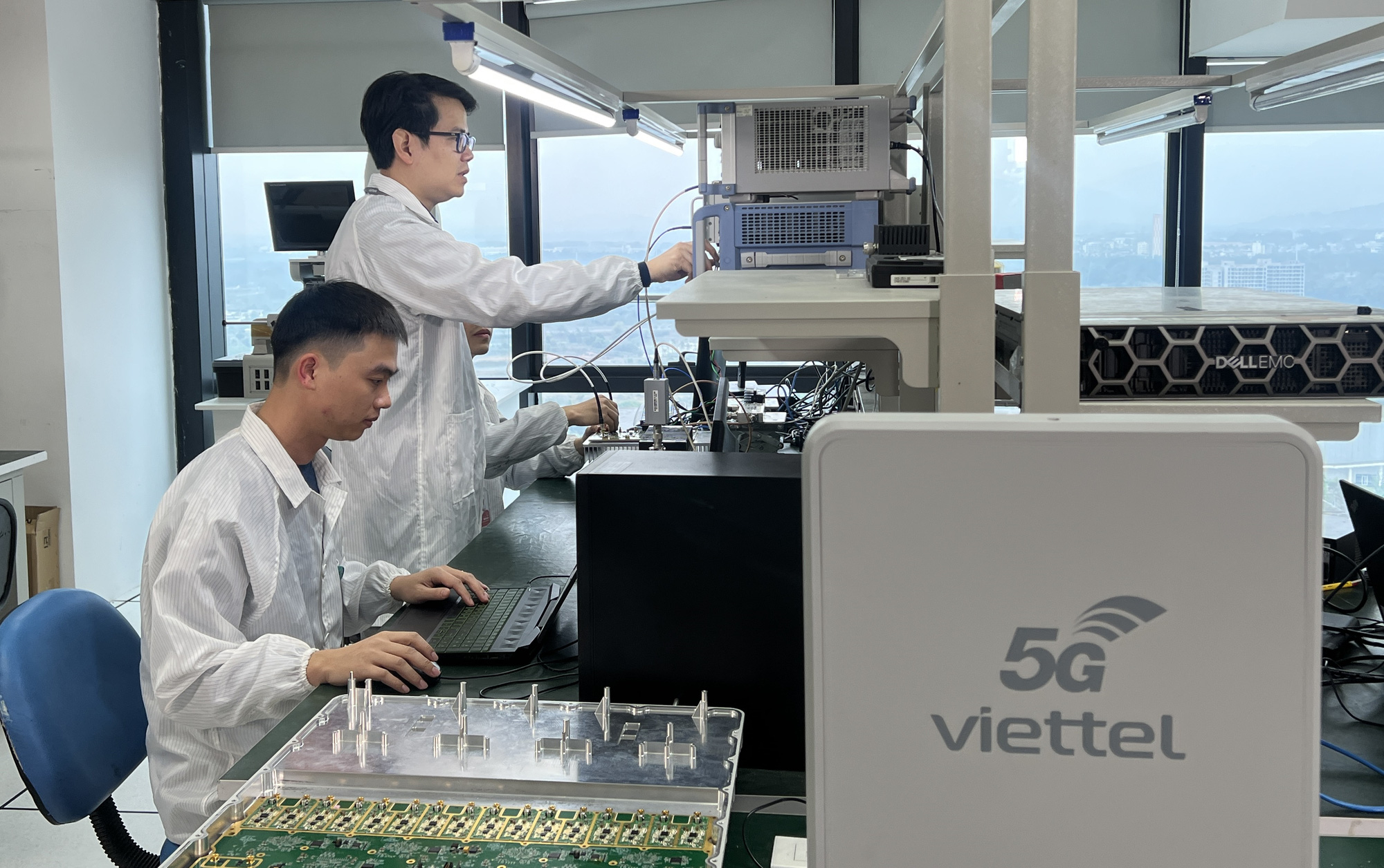 Viettel hoàn thành chiến lược Việt Nam hóa mạng lưới viễn thông - Ảnh 1.