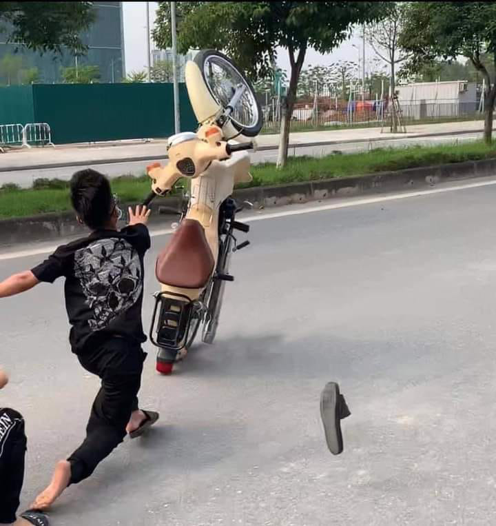 Ảnh vui 24-3: Đúng người đúng thời điểm - Ảnh 2. Ảnh vui 24-3: Đúng người đúng thời điểm - Ảnh 2.