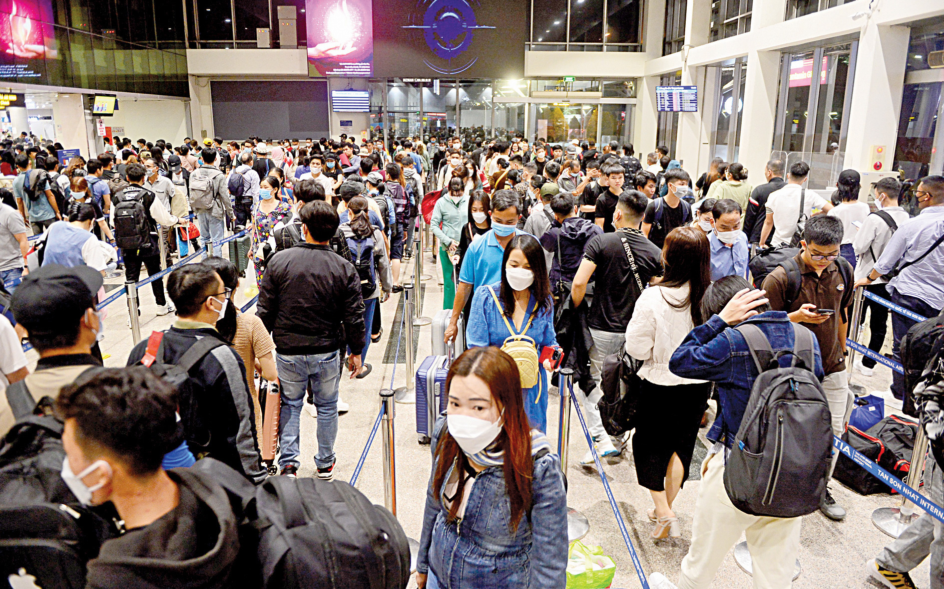 Nhiều dự án "giảm tải" cho sân bay Tân Sơn Nhất lỗi hẹn