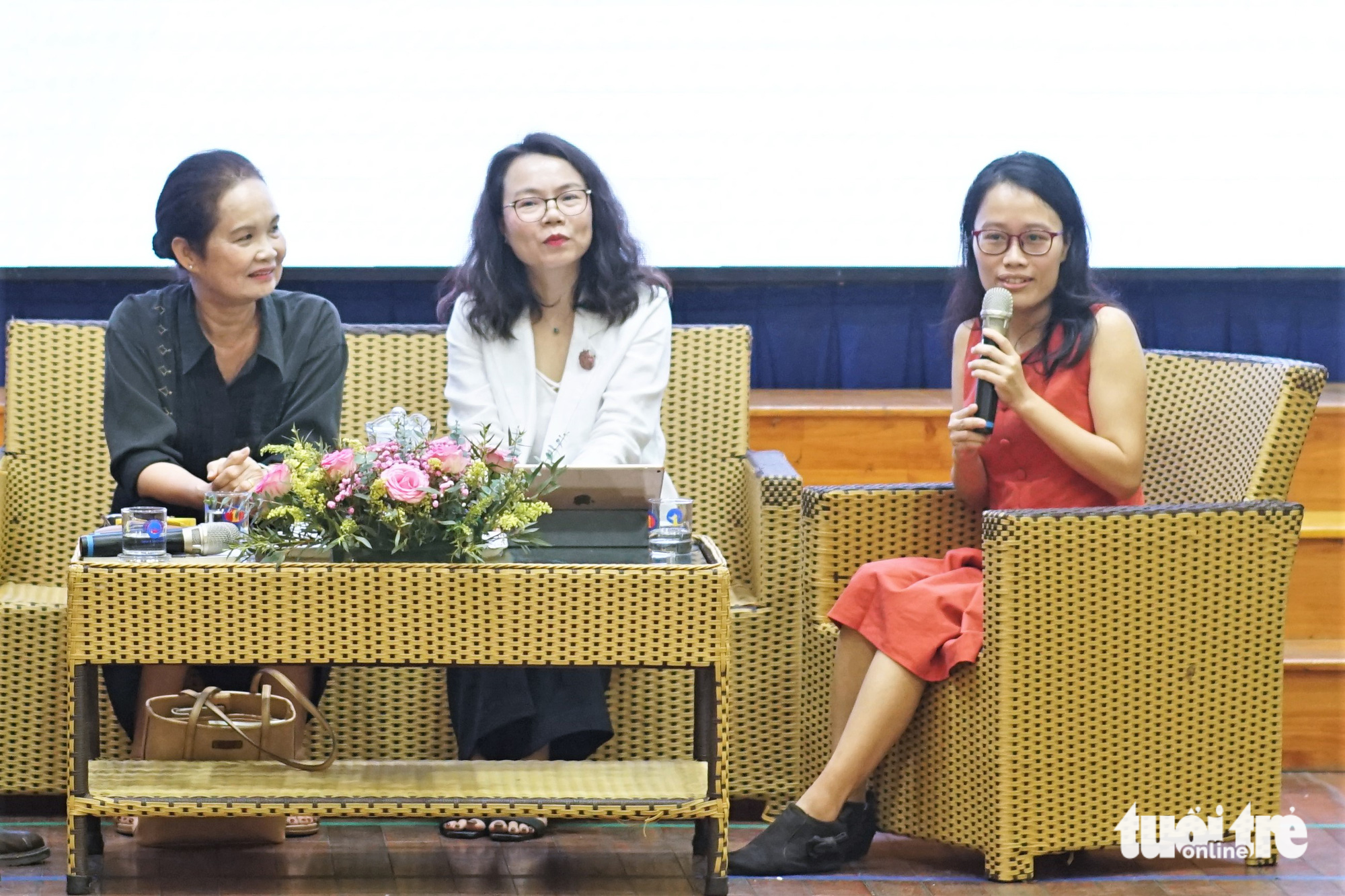 Cần gì để văn học trẻ Việt Nam vươn ra thế giới? - Ảnh 4.