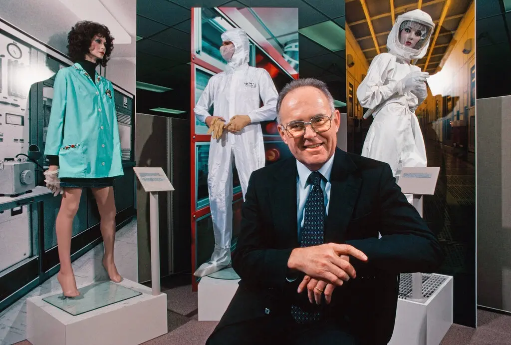 Ông Gordon Moore tại trụ sở của Intel, công ty ông đồng sáng lập năm 1968 - Ảnh: Alamy