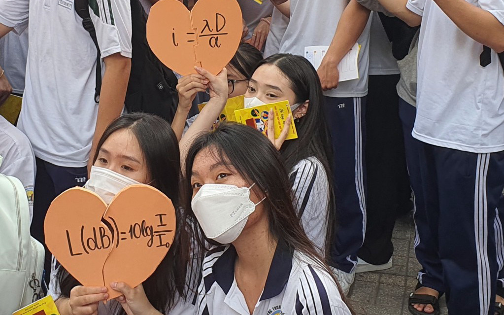 Gần 3.000 học sinh "bung xõa" tại ngày hội toán và khoa học tự nhiên