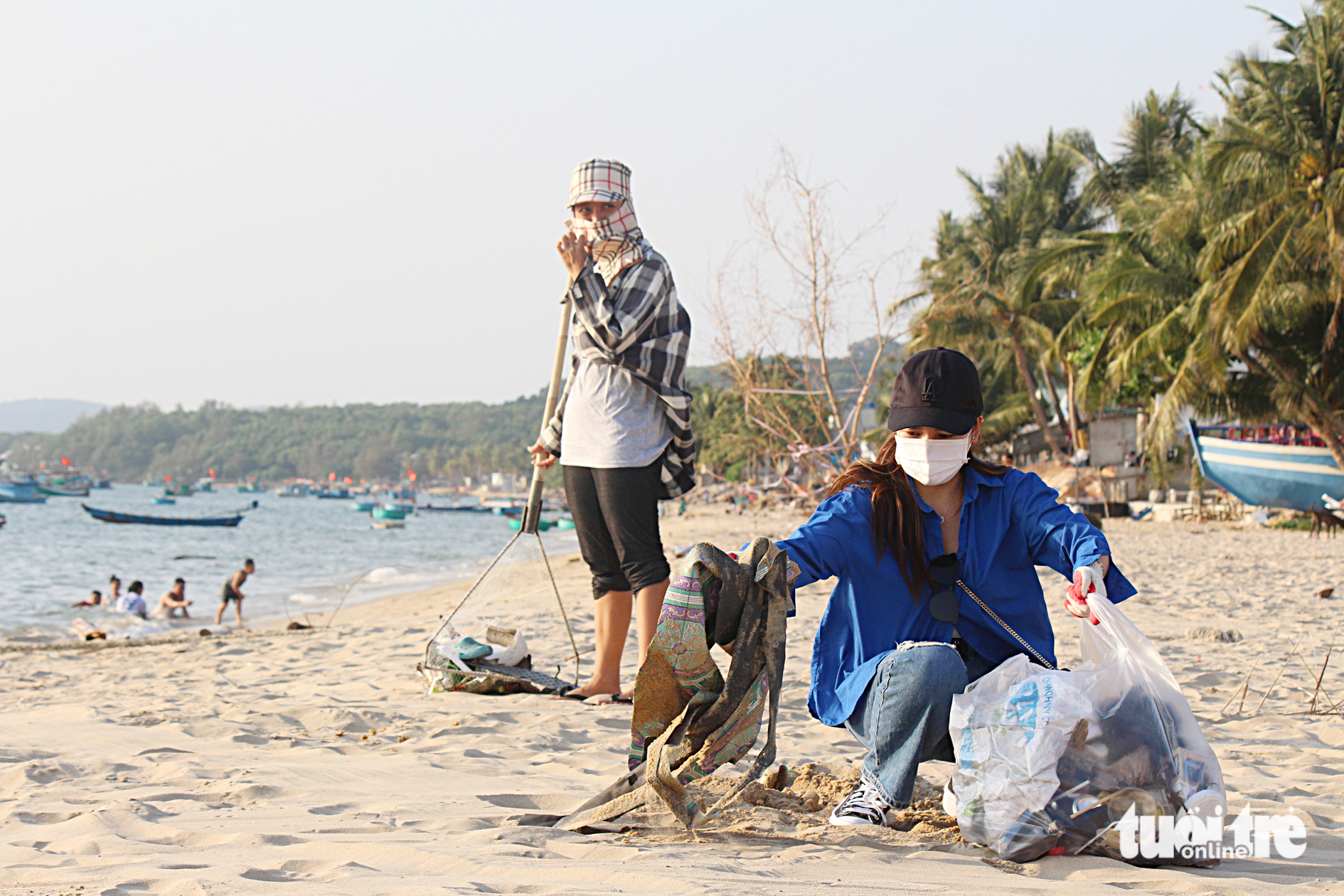 Bạn trẻ ở Hà Nội vào Phú Quốc lập nghiệp cùng chung tay lượm rác