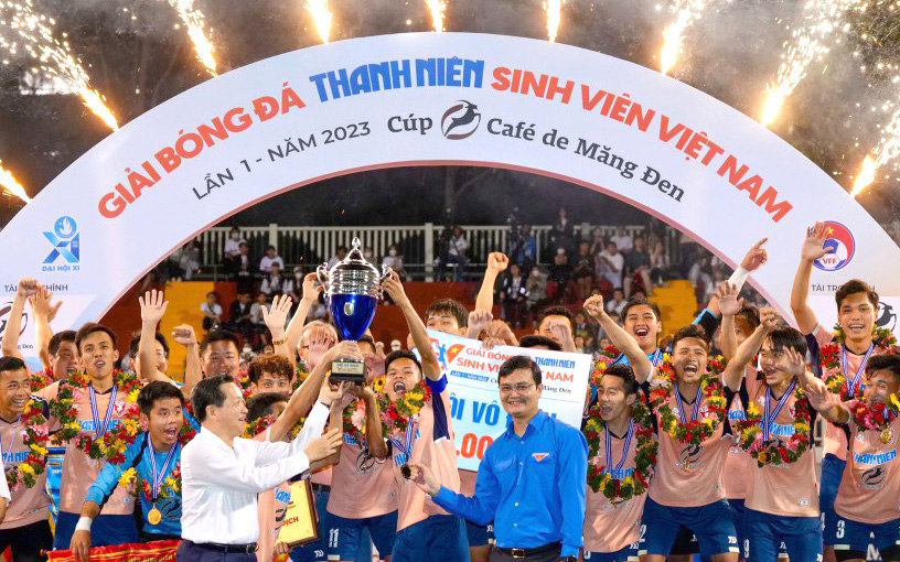 Giải bóng đá Thanh Niên sinh viên Việt Nam tiệm cận tiêu chuẩn AFC- Ảnh 3. Thủ môn Lào giúp Đại học Huế vô địch Giải bóng đá sinh viên Việt Nam