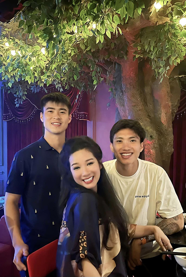 Ảnh vui sao Việt 26-3: Bố con Ông Cao Thắng tấu hề - Ảnh 4. Ảnh vui sao Việt 26-3: Bố con Ông Cao Thắng tấu hề - Ảnh 4.