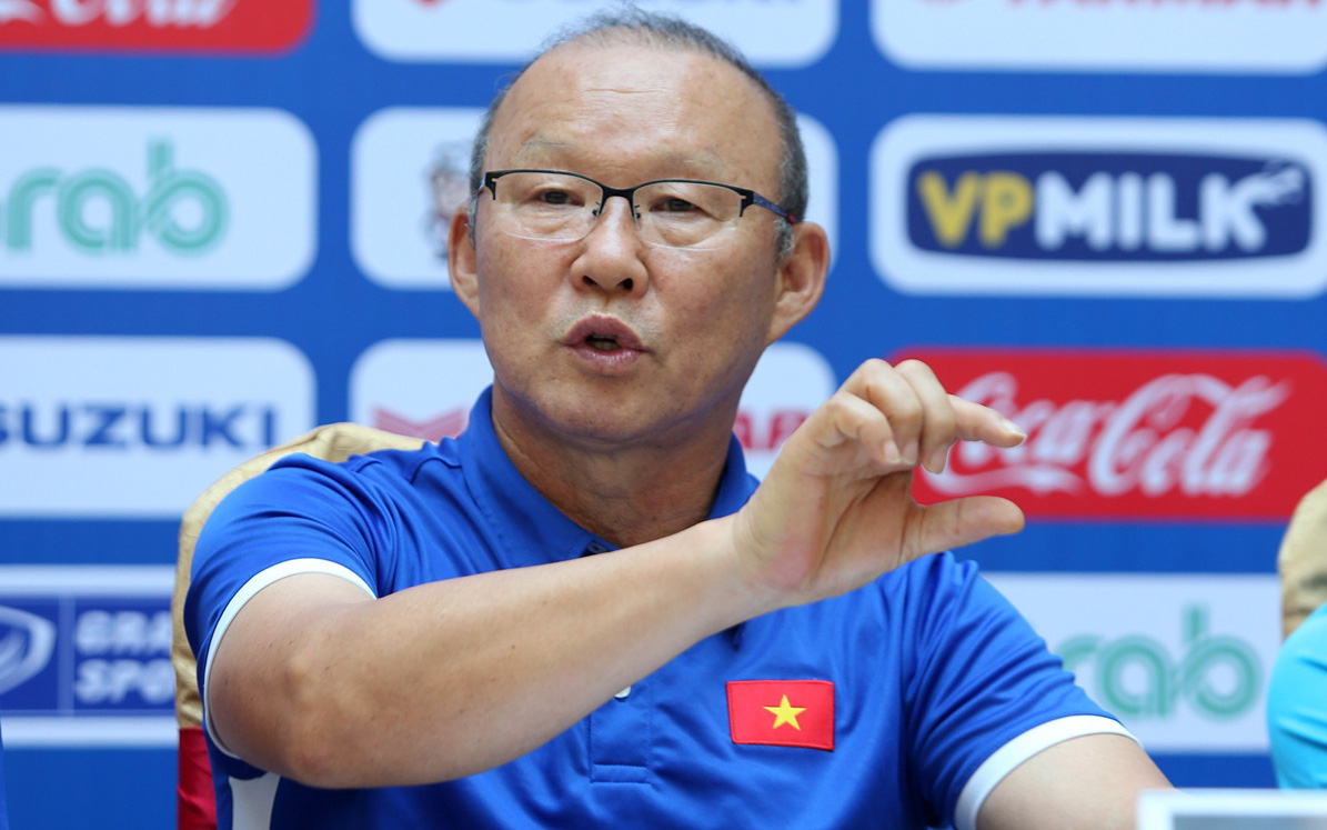 HLV Park Hang Seo và trợ lý Lee Young Jin sẽ cầm quân ở V-League?