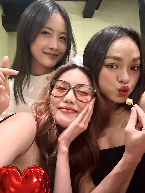 Ảnh vui sao Việt 29-3: Lệ Quyên ngập tràn hạnh phúc bên tình trẻ - Ảnh 2. Ảnh vui sao Việt 29-3: Lệ Quyên ngập tràn hạnh phúc bên tình trẻ - Ảnh 2.