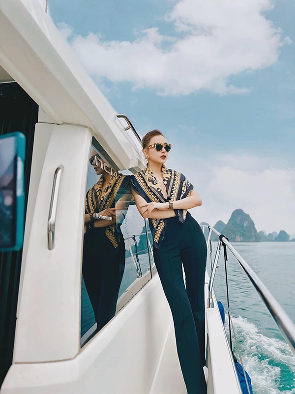 Ảnh vui sao Việt 29-3: Lệ Quyên ngập tràn hạnh phúc bên tình trẻ - Ảnh 3. Ảnh vui sao Việt 29-3: Lệ Quyên ngập tràn hạnh phúc bên tình trẻ - Ảnh 3.