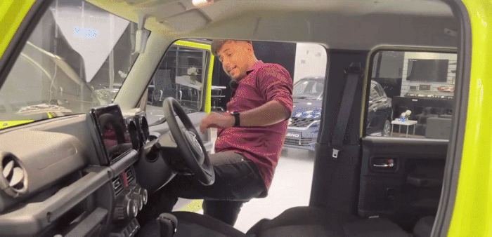 YouTuber bày cách ngủ trên Suzuki Jimny sắp bán ở Việt Nam - Ảnh 10. YouTuber bày cách ngủ trên Suzuki Jimny sắp bán ở Việt Nam - Ảnh 10.