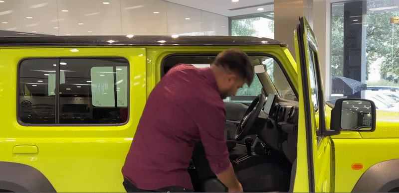 YouTuber bày cách ngủ trên Suzuki Jimny sắp bán ở Việt Nam - Ảnh 7. YouTuber bày cách ngủ trên Suzuki Jimny sắp bán ở Việt Nam - Ảnh 7.