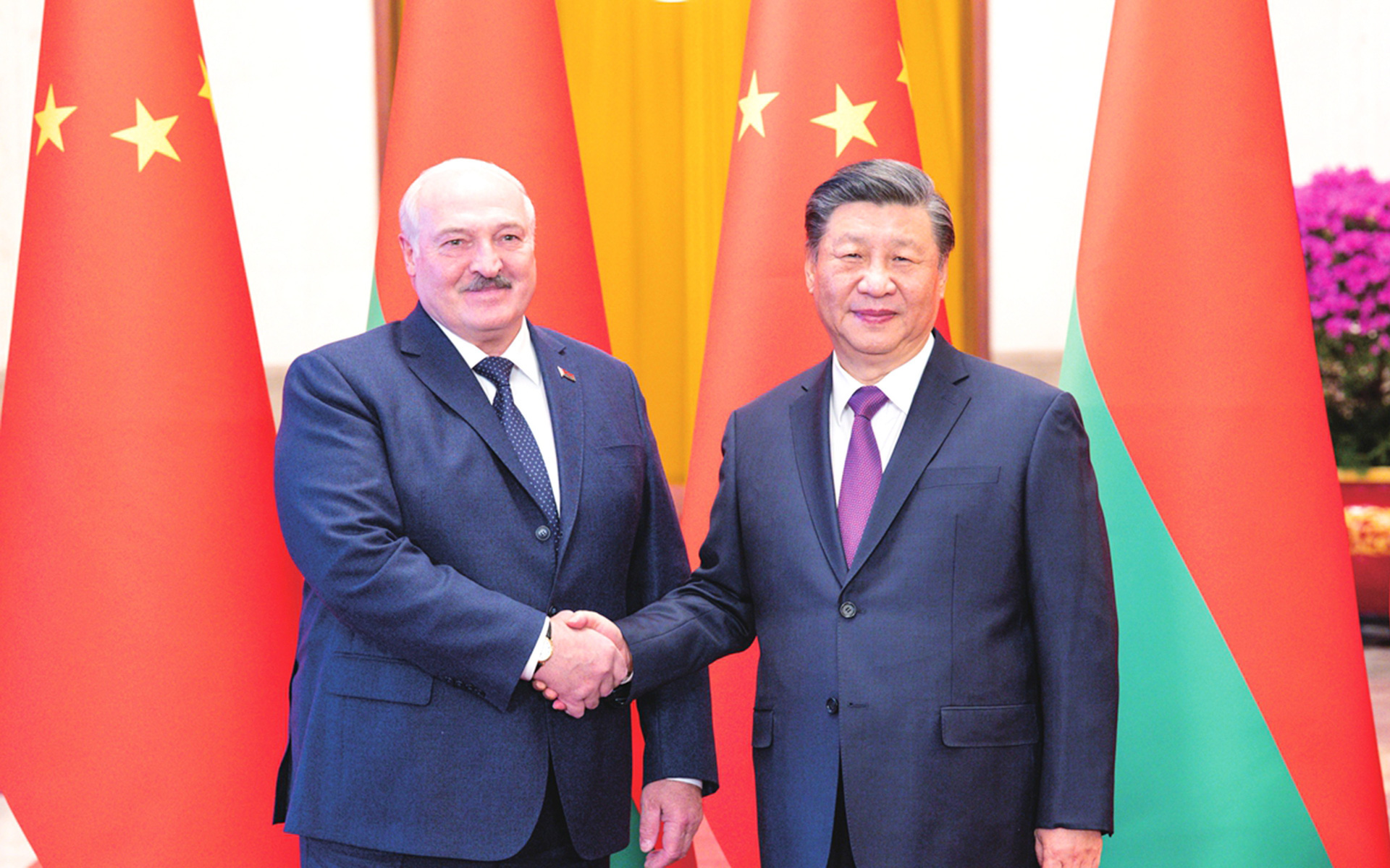 Tổng thống Belarus thăm Trung Quốc: Một chuyến đi, hai góc nhìn