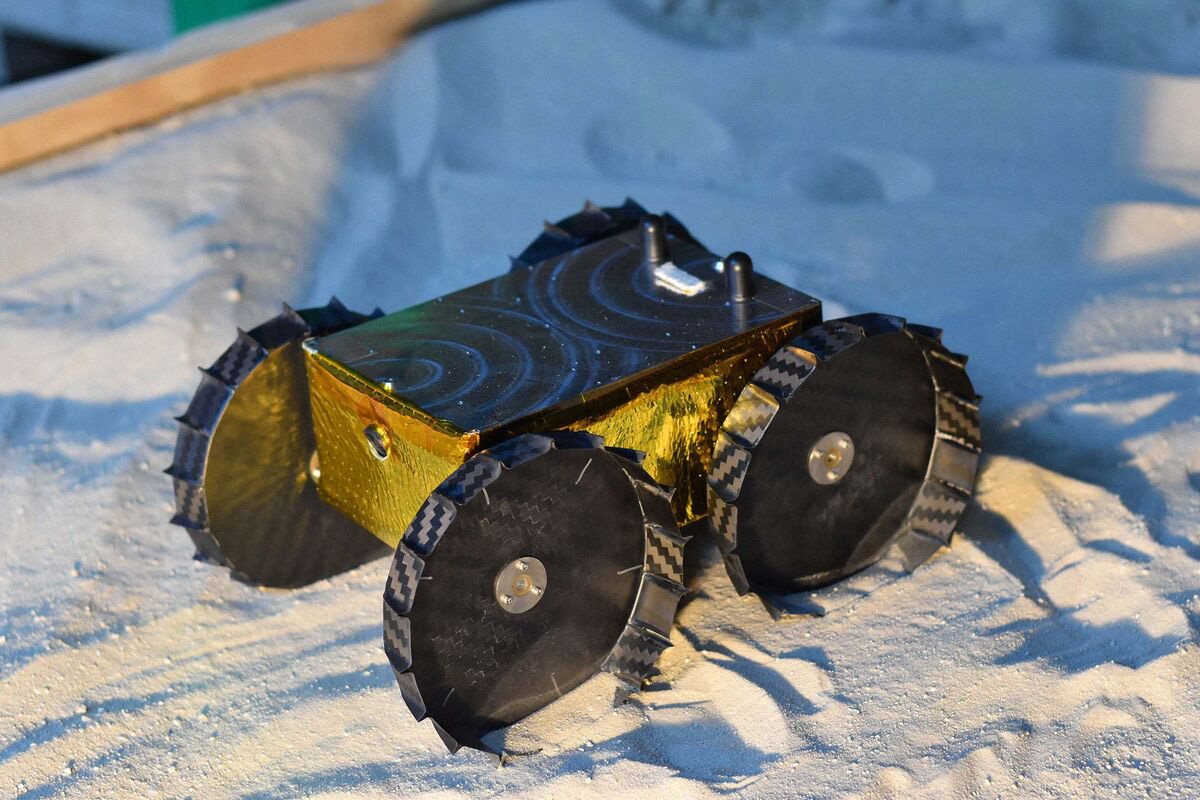 Sinh viên Đại học Carnegie Mellon sẽ đưa robot lên Mặt trăng trước NASA - Ảnh 1. Mô hình xe tự hành Iris tại Viện Robotics, Đại học Carnegie Mellons - Ảnh: ĐẠI HỌC CARNEGIE MELLONS