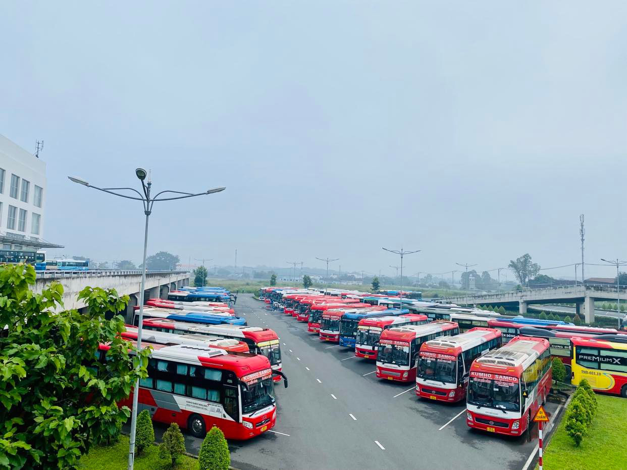 Bến xe Miền Đông mới đẹp nhưng quá đìu hiu