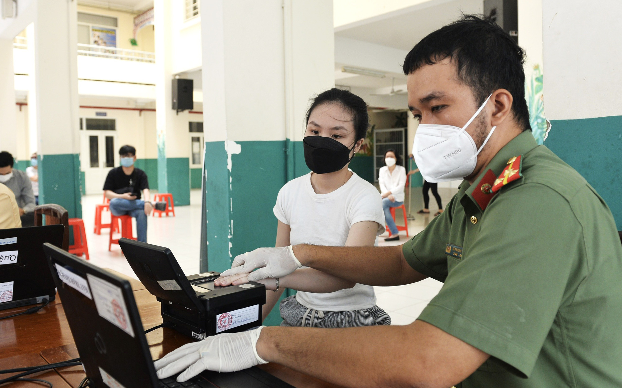 Ngân hàng tăng kết nối, bắt đầu giao dịch ngân hàng không cần mang giấy tờ