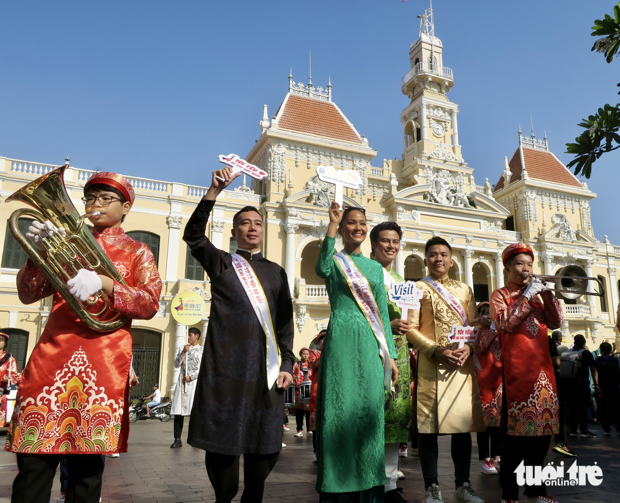 3.000 văn nghệ sĩ và người dân diễu hành áo dài - Ảnh 6.