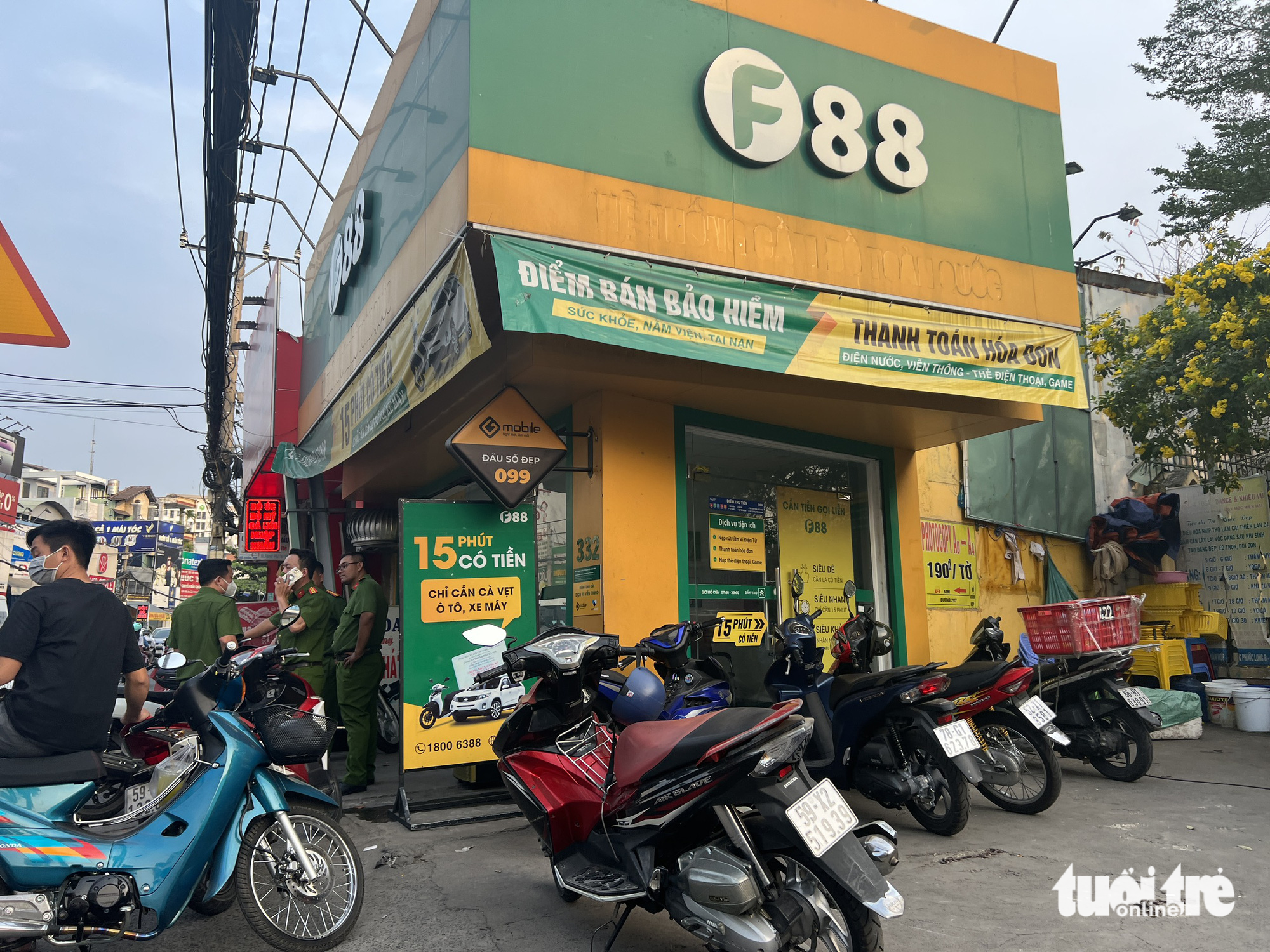 Công an khám xét nhiều chi nhánh F88 ở TP.HCM - Ảnh 3. Công an khám xét nhiều chi nhánh F88 ở TP.HCM - Ảnh 3.