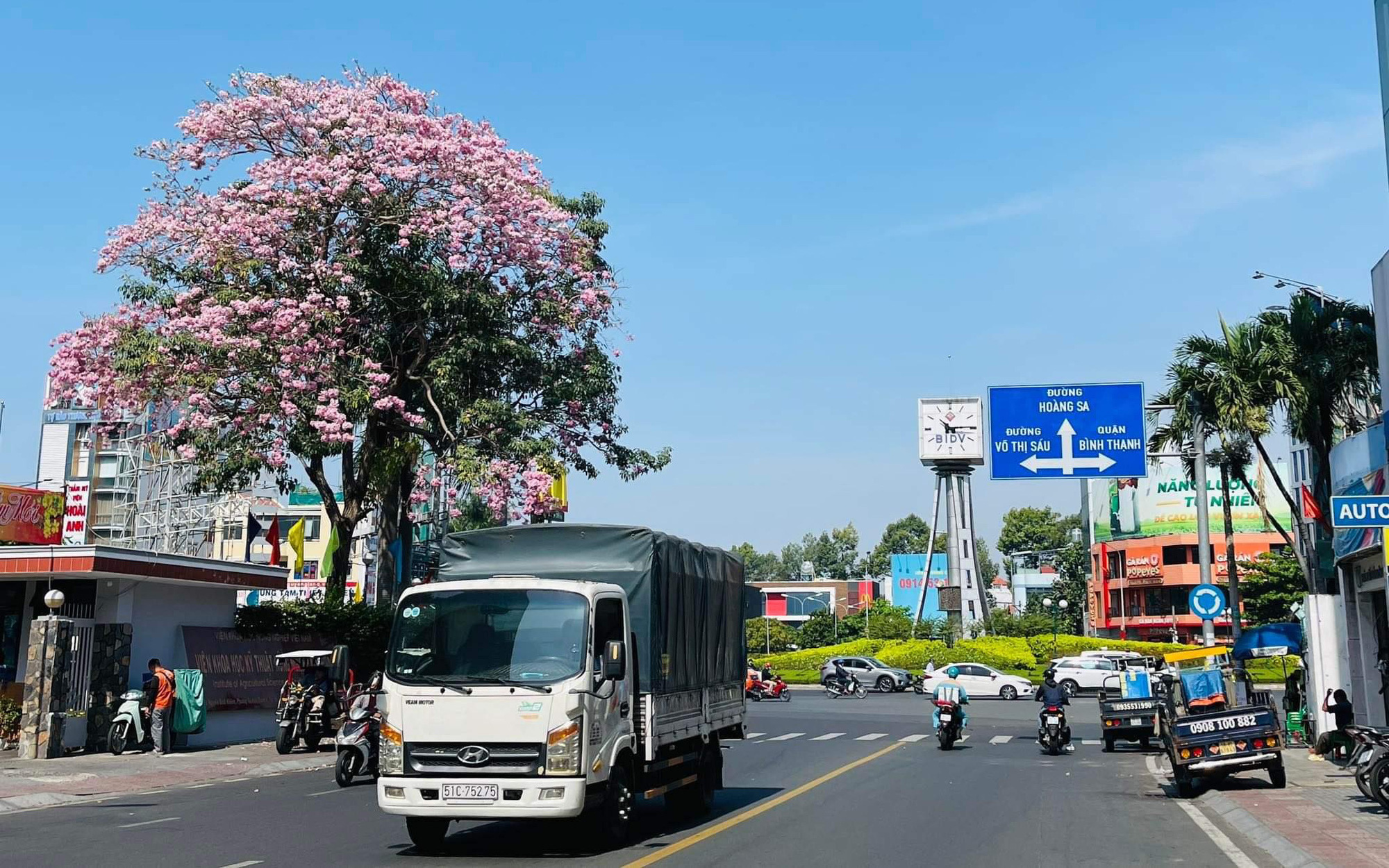 Tranh cãi: kẹt xe hơn hay thông thoáng nếu dỡ bỏ vòng xoay Điện Biên Phủ?