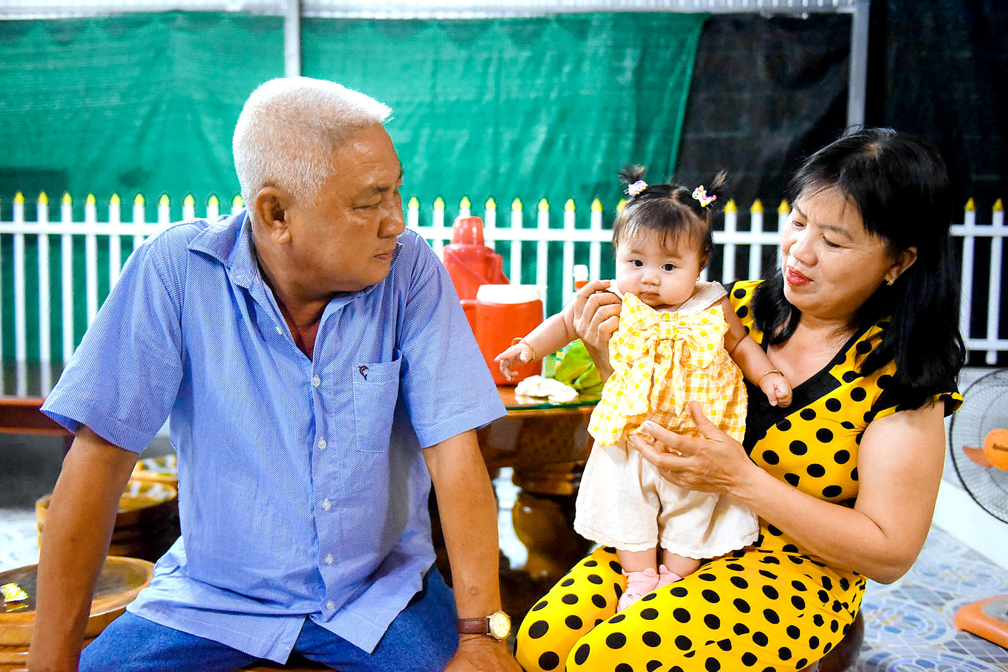 Ở với ông bà một thời gian, khi ba má điện thoại, con tôi không muốn nghe máy - Ảnh 3. Ở với ông bà một thời gian, khi ba má điện thoại, con tôi không muốn nghe máy - Ảnh 3.