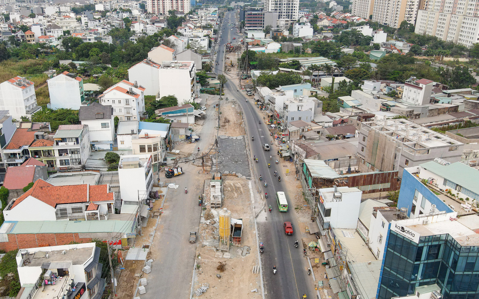 Đường Lương Định Của dài 2,5km làm 8 năm, bây giờ ra sao?