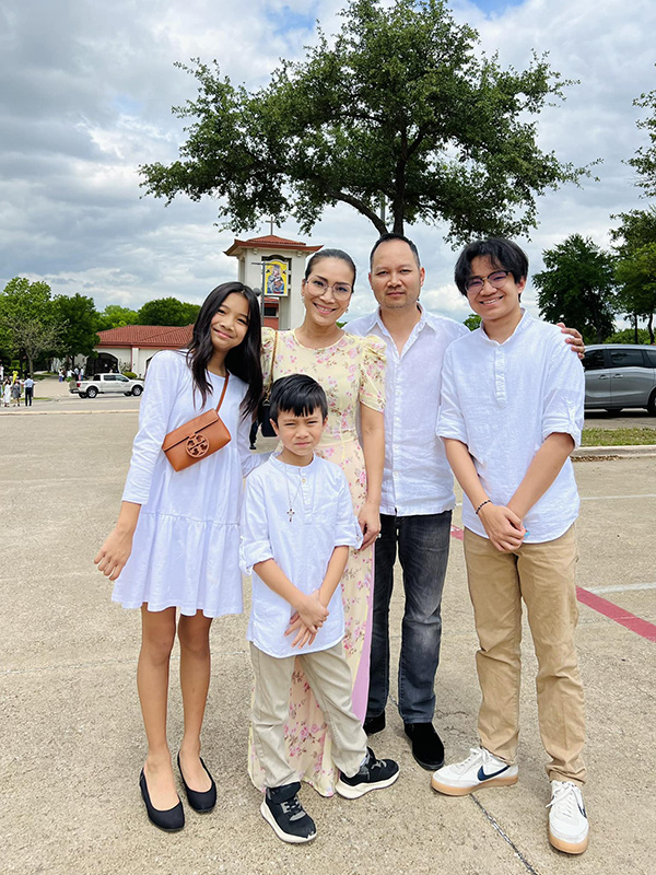 Ảnh vui sao Việt 10-4: Ngọc Trinh vui đùa cùng cháu gái - Ảnh 3. Ảnh vui sao Việt 10-4: Ngọc Trinh vui đùa cùng cháu gái - Ảnh 3.