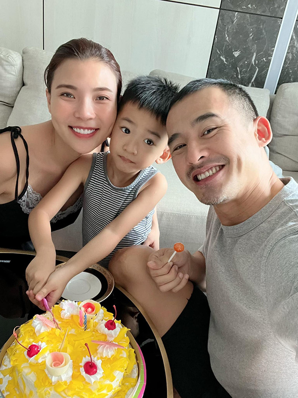 Lương Thế Thành năn nỉ vợ sinh thêm con, nguyện làm con sen tới cuối đời - Ảnh 3. Lương Thế Thành năn nỉ vợ sinh thêm con, nguyện làm con sen tới cuối đời - Ảnh 3.