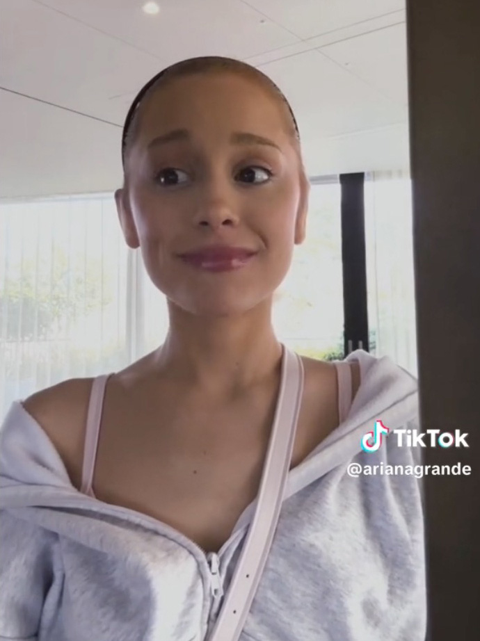Ariana Grande đăng ảnh ca sĩ ngoại cỡ Lizzo để đáp trả về cơ thể siêu mỏng - Ảnh 3.