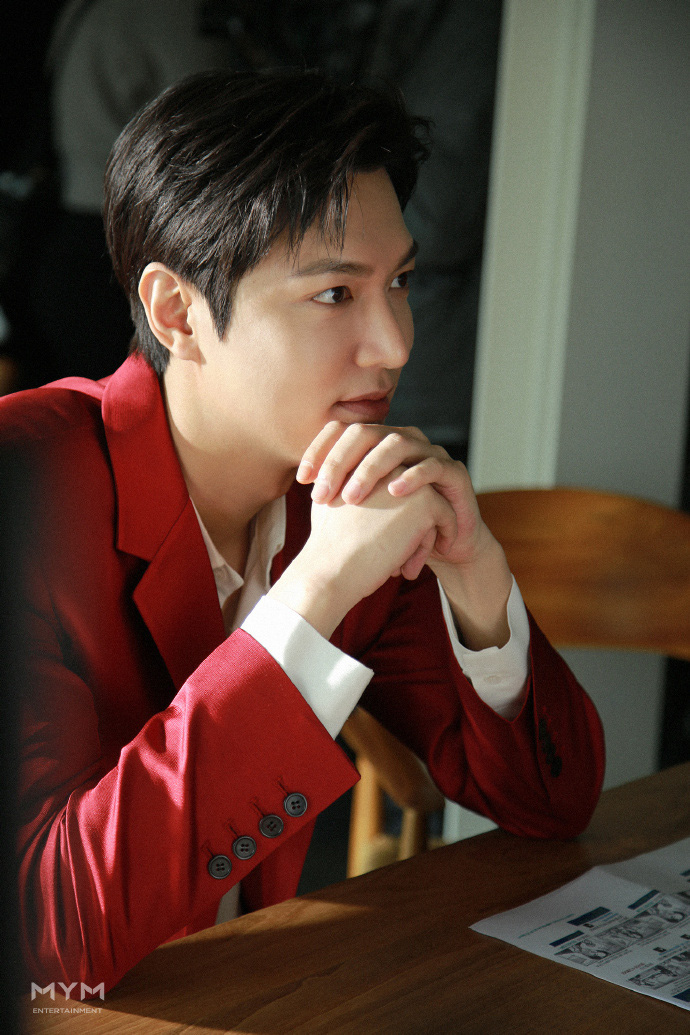 Lee Min Ho có động thái đáp trả khi bị chê hết thời - Ảnh 4. Lee Min Ho có động thái đáp trả khi bị chê hết thời - Ảnh 4.