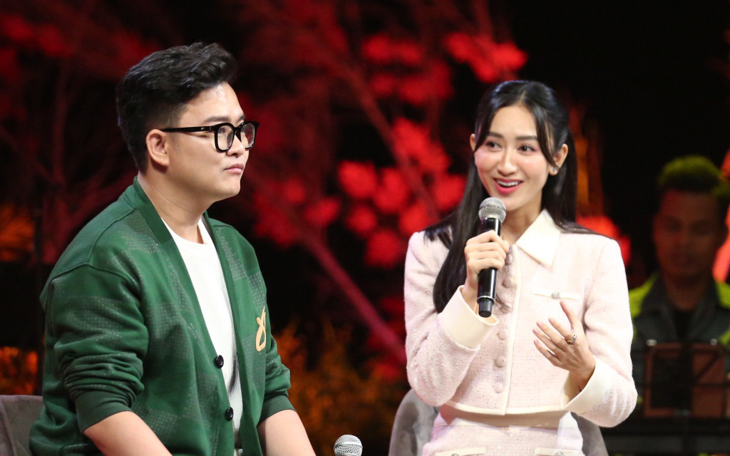 Á hậu Hà Thu bất ngờ 