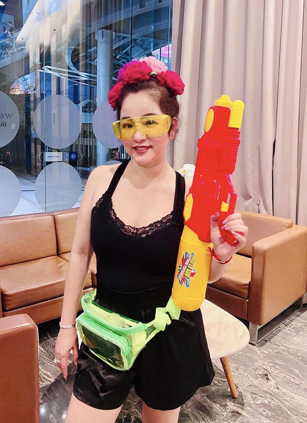 Ảnh vui sao Việt 15-4: Hòa Minzy mừng sinh nhật Văn Toàn ở Hàn Quốc - Ảnh 5. Ảnh vui sao Việt 15-4: Hòa Minzy mừng sinh nhật Văn Toàn ở Hàn Quốc - Ảnh 5.