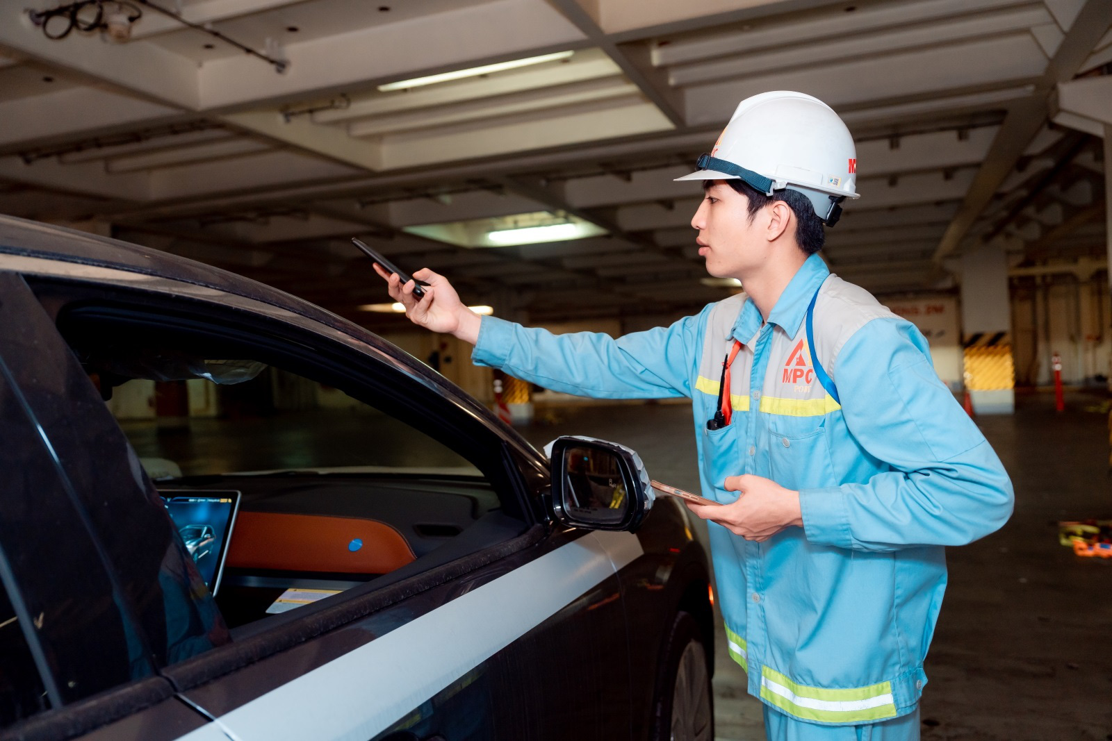 Kiểm tra chất lượng xe Vinfast VF 8 - Ảnh: Đ.H. Kiểm tra chất lượng xe Vinfast VF 8 - Ảnh: Đ.H.