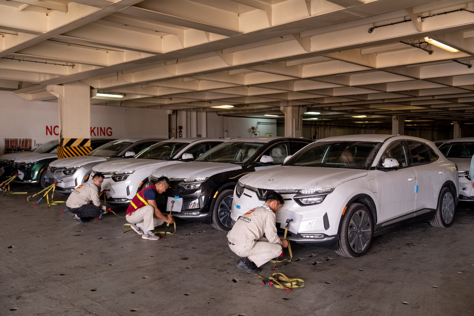 Kiểm tra chất lượng xe Vinfast VF 8 - Ảnh: Đ.H. Kiểm tra chất lượng xe VinFast VF 8 - Ảnh: Đ.H.