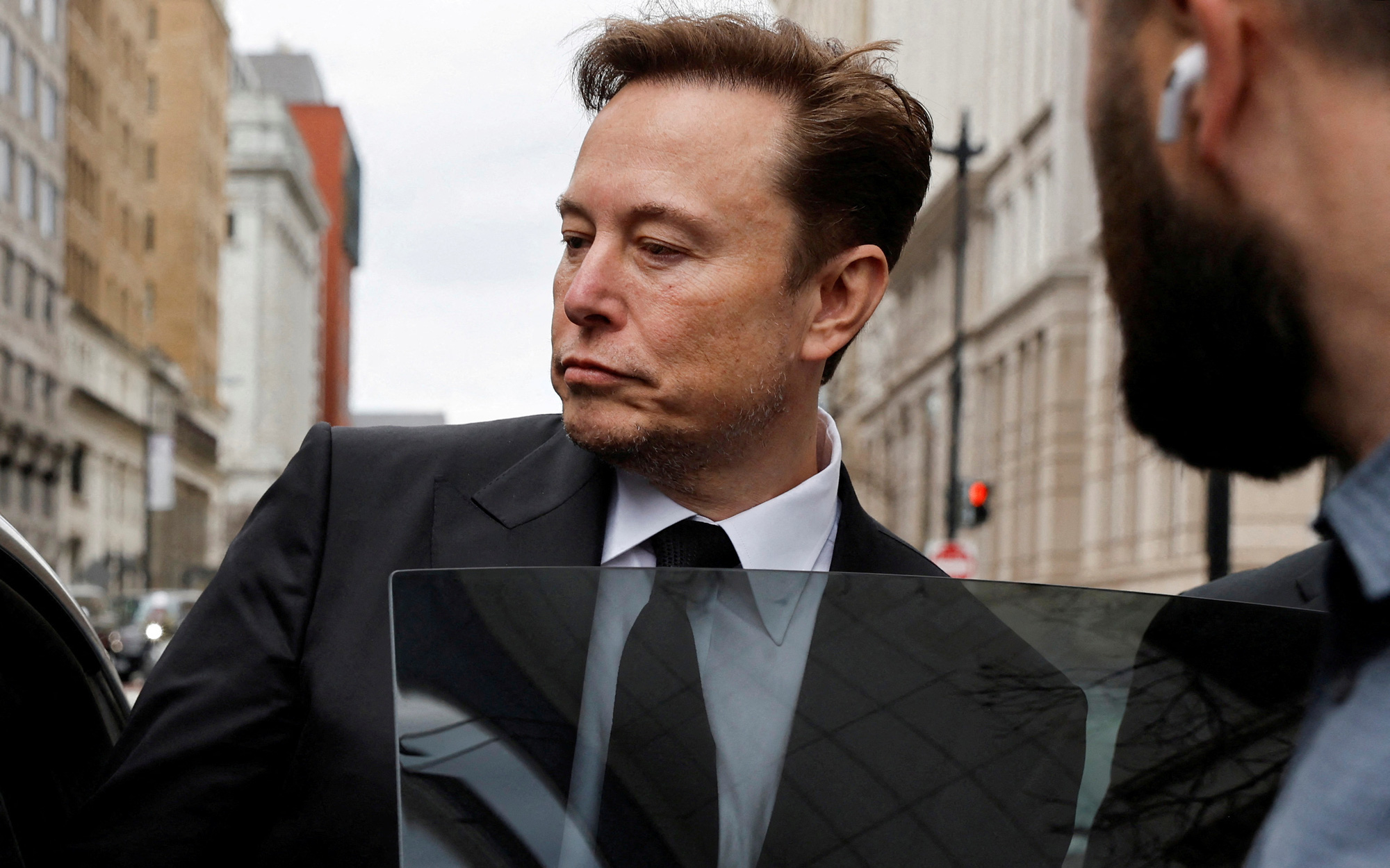 Elon Musk tuyên bố ra mắt 