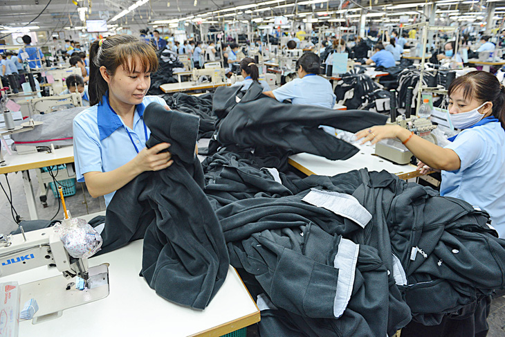 Sản xuất hàng dệt may xuất khẩu sang thị trường Mỹ và châu Âu tại Công ty cổ phần SXTM May Sài Gòn (Garmex Saigon JS) - Ảnh: QUANG ĐỊNH