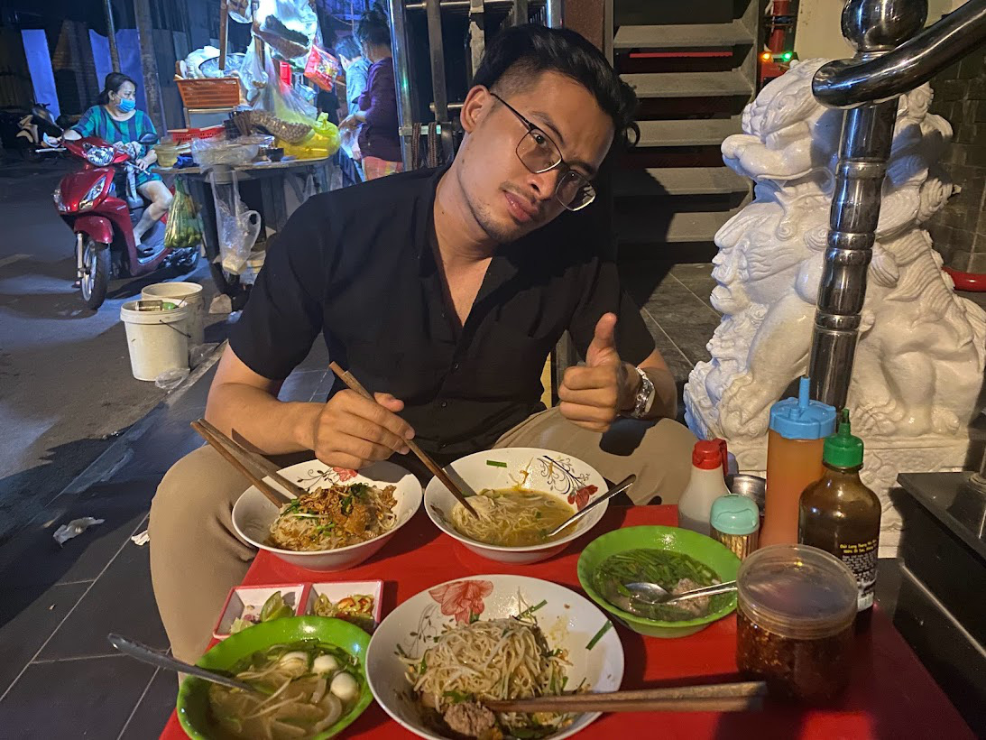 Khách quốc tế: 'Du lịch Việt Nam quá rẻ, nhiều món ăn căng bụng giá trên dưới 1 đô la' - 3