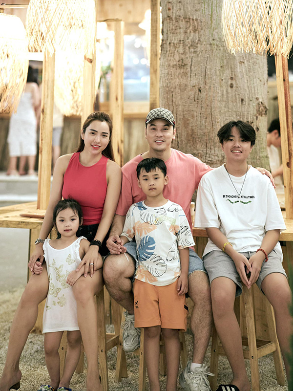 Ảnh vui sao Việt 3-4: Trường Giang trổ tài cắt tóc cho con gái - Ảnh 4. Ảnh vui sao Việt 3-4: Trường Giang trổ tài cắt tóc cho con gái - Ảnh 4.