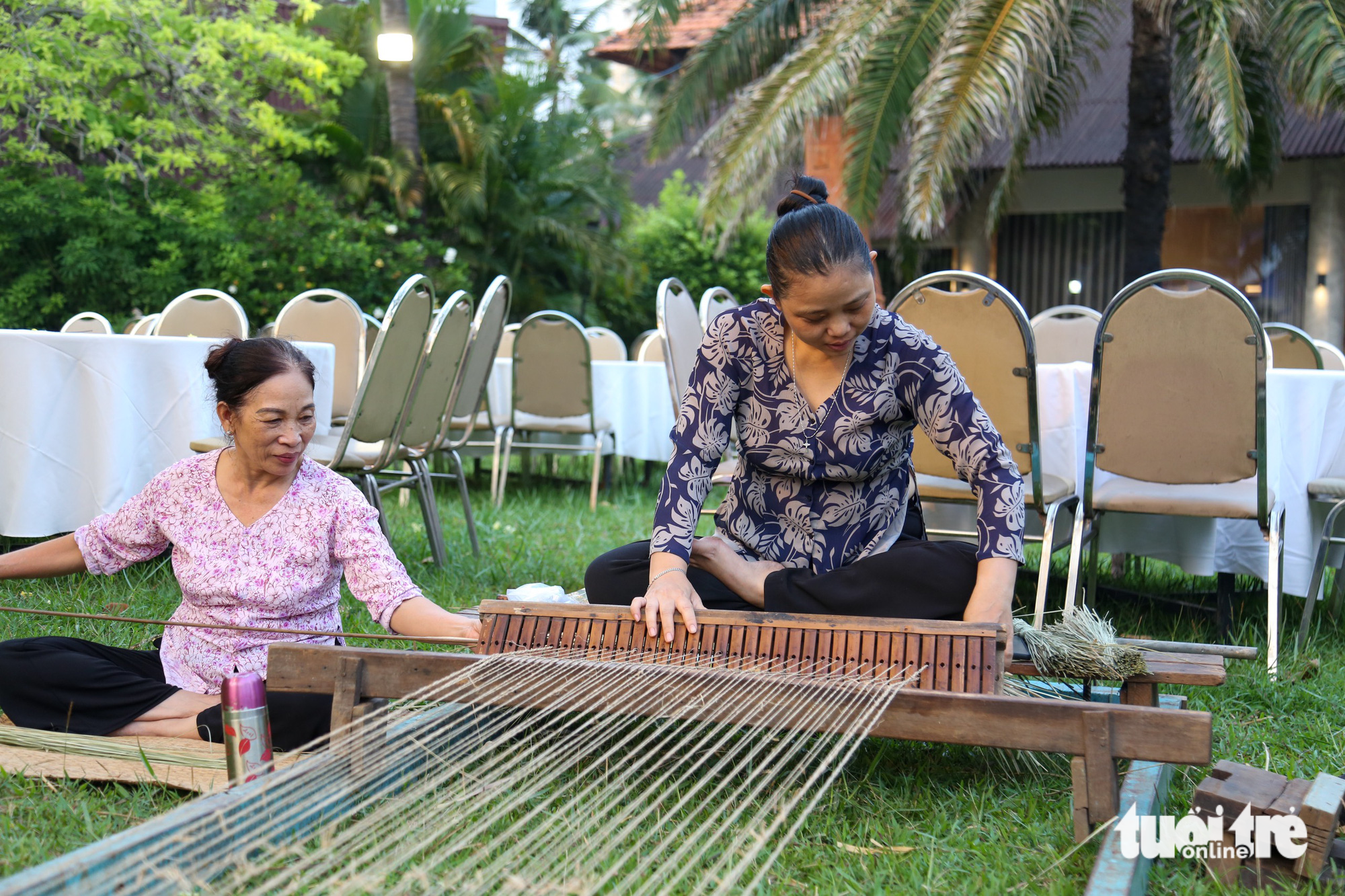 Người dân TP.HCM thích thú thưởng thức hàng trăm món ngon ba miền - Ảnh 8.