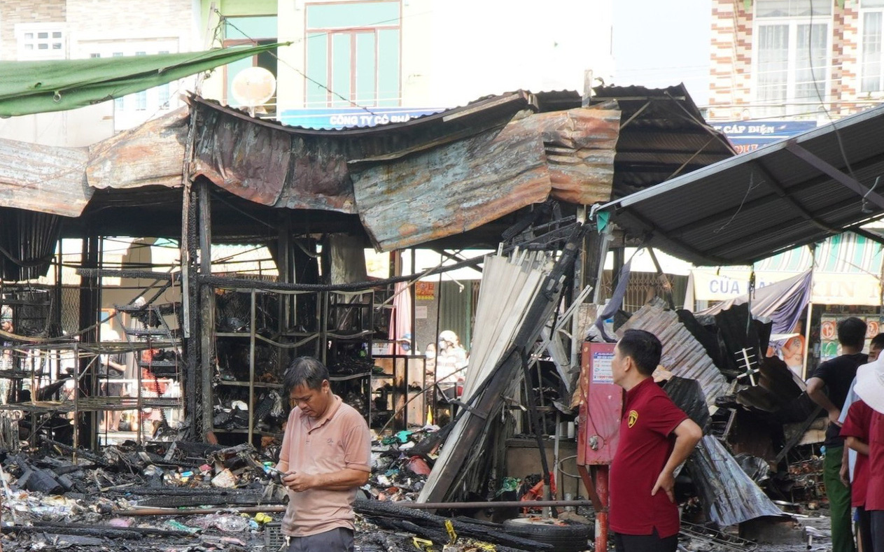 Cháy chợ Bình Thành, 14 ki ốt bị thiêu rụi