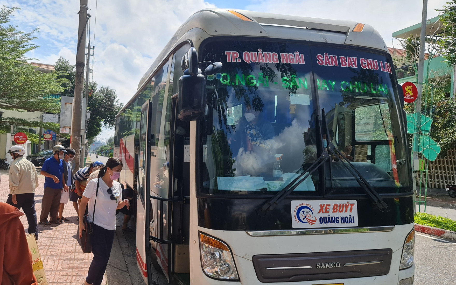 TP.HCM xử lý hơn 1.700 đơn vị vận tải chưa nộp phù hiệu, biển hiệu bị thu hồi- Ảnh 2. Cả trăm xe khách, xe buýt bị thu hồi phù hiệu vì vi phạm tốc độ