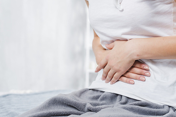 Đầy bụng, khó tiêu - triệu chứng thường gặp ở bệnh nhân ung thư - Ảnh minh họa