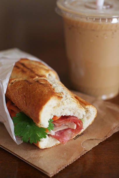 Top 24 món bánh mì kẹp ngon nhất thế giới gọi tên bánh mì Việt Nam - Ảnh 3.