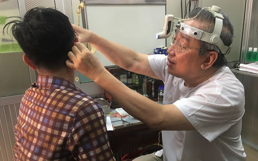 Thường xuyên đeo tai nghe âm lượng lớn, có thể mất thính lực