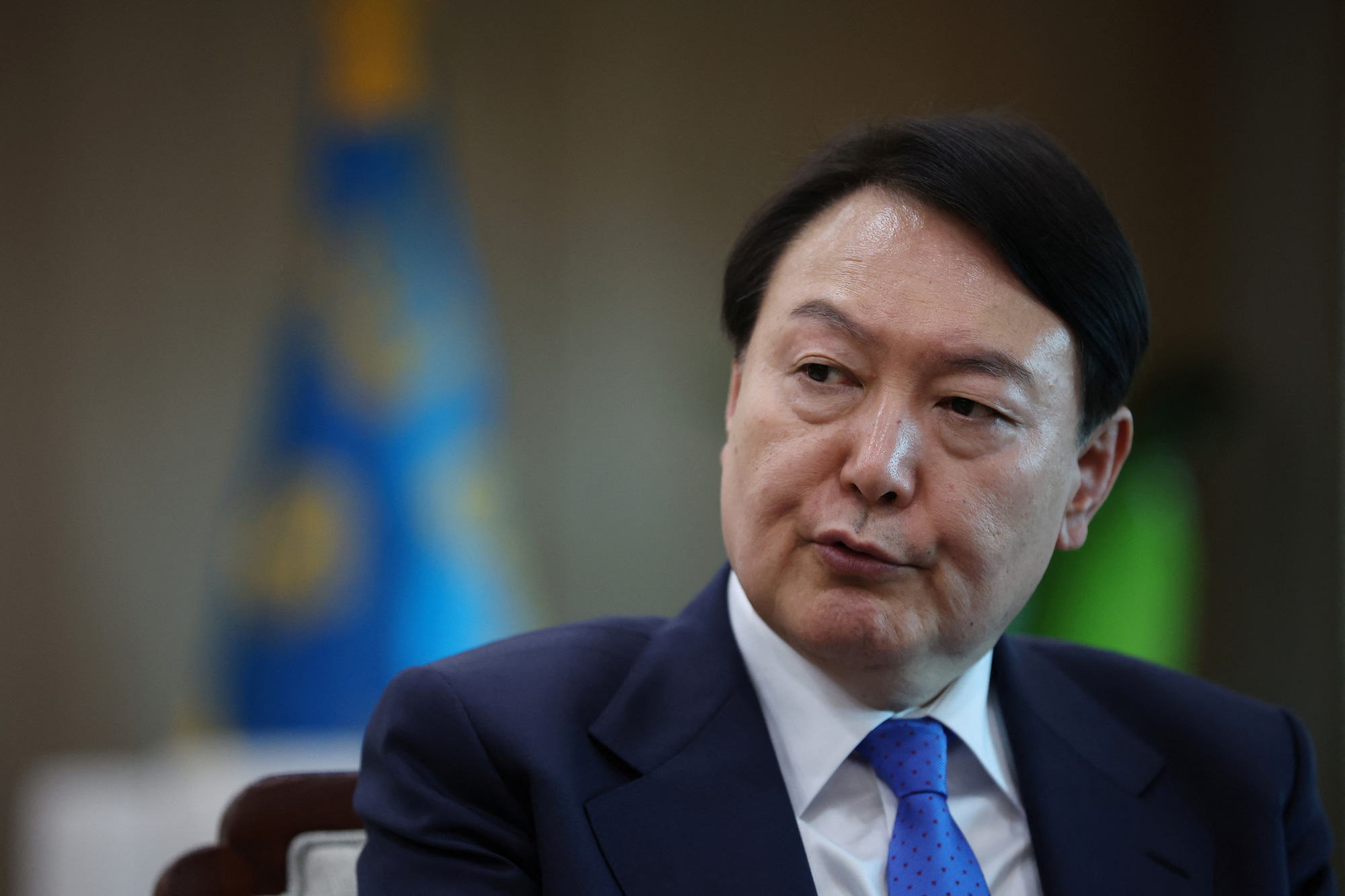 韓国の大統領は、日本がひざまずく必要はないという彼の発言により、再び嵐を巻き起こしました - 写真1. 韓国の大統領は、日本がひざまずく必要はないという彼の発言により、再び嵐を巻き起こしました - 写真1.