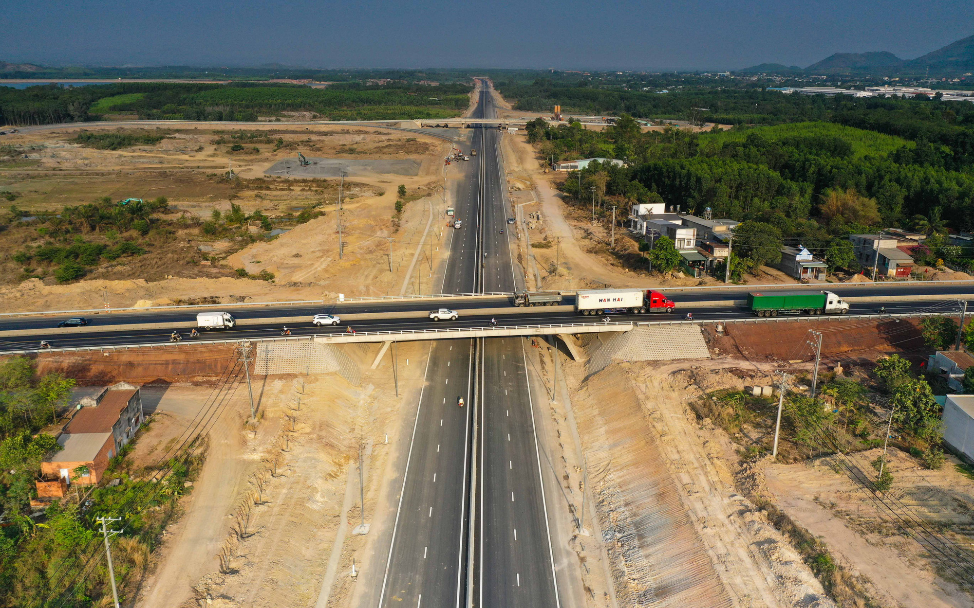 Khai thác 2 nút giao trên cao tốc Mai Sơn - quốc lộ 45 từ ngày 19-4- Ảnh 4. Xe chạy trên cao tốc Phan Thiết - Dầu Giây, Mai Sơn - quốc lộ 45 như thế nào?