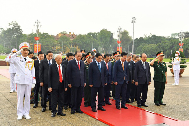 Lãnh đạo Đảng, Nhà nước viếng Chủ tịch Hồ Chí Minh, anh hùng liệt sĩ - Ảnh 1.