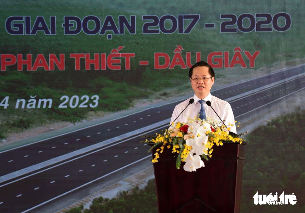 Ông Đoàn Anh Dũng - Chủ tịch UBND tỉnh Bình Thuận - phát biểu tại buổi lễ - Ảnh: QUANG ĐỊNH