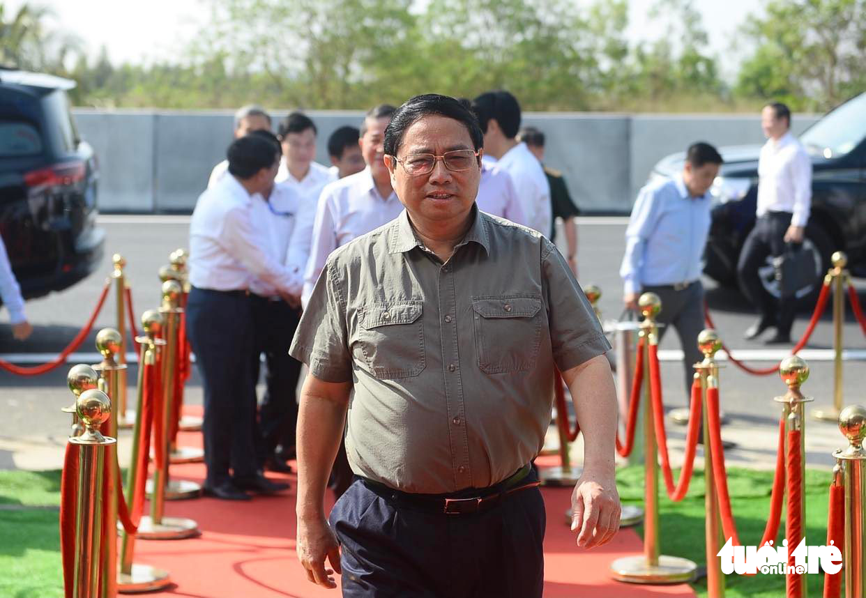 Thủ tướng Phạm Minh Chính đến dự lễ khánh thành cao tốc tại Phan Thiết - Ảnh: QUANG ĐỊNH