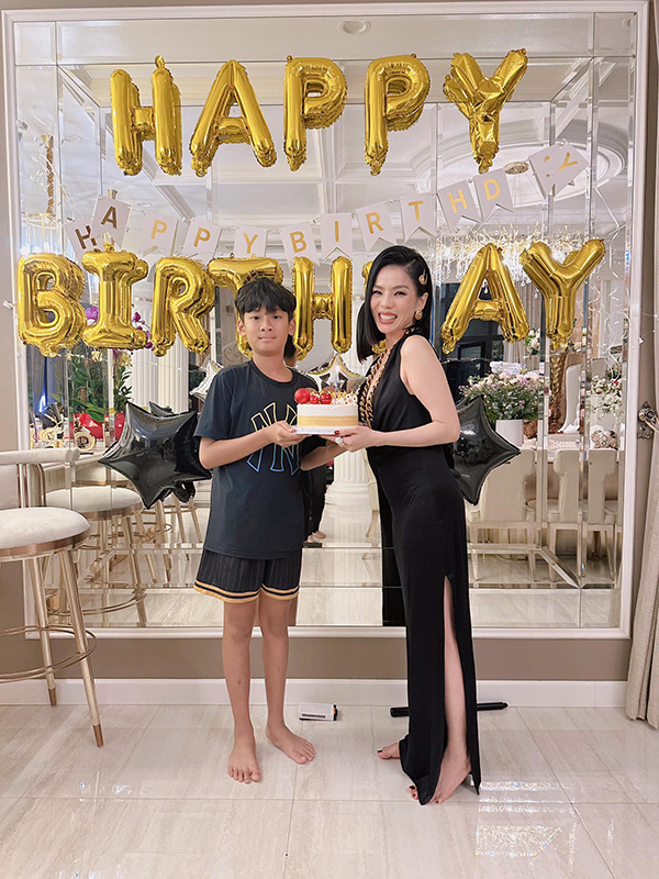 Ảnh vui sao Việt 4-4: Hoa hậu HHen Niê khoe cận cảnh mặt mộc - Ảnh 6. Ảnh vui sao Việt 4-4: Hoa hậu HHen Niê khoe cận cảnh mặt mộc - Ảnh 6.